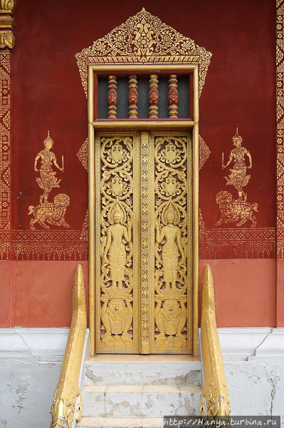 Храмовый комплекс Ват Сене Сук Харам. Здание Wat phra chao pet soc. Одна из боковых дверей. Фото из интернета