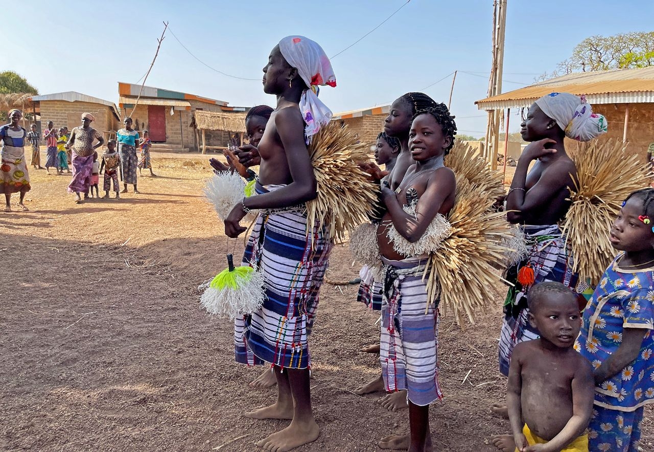 The dance of virgin girls of Sinufo tribe Кунуман, Кот-д'Ивуар