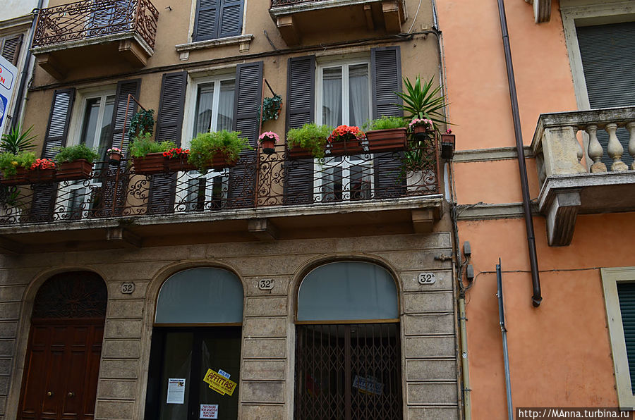 так выглядит большинство балконов в Вероне