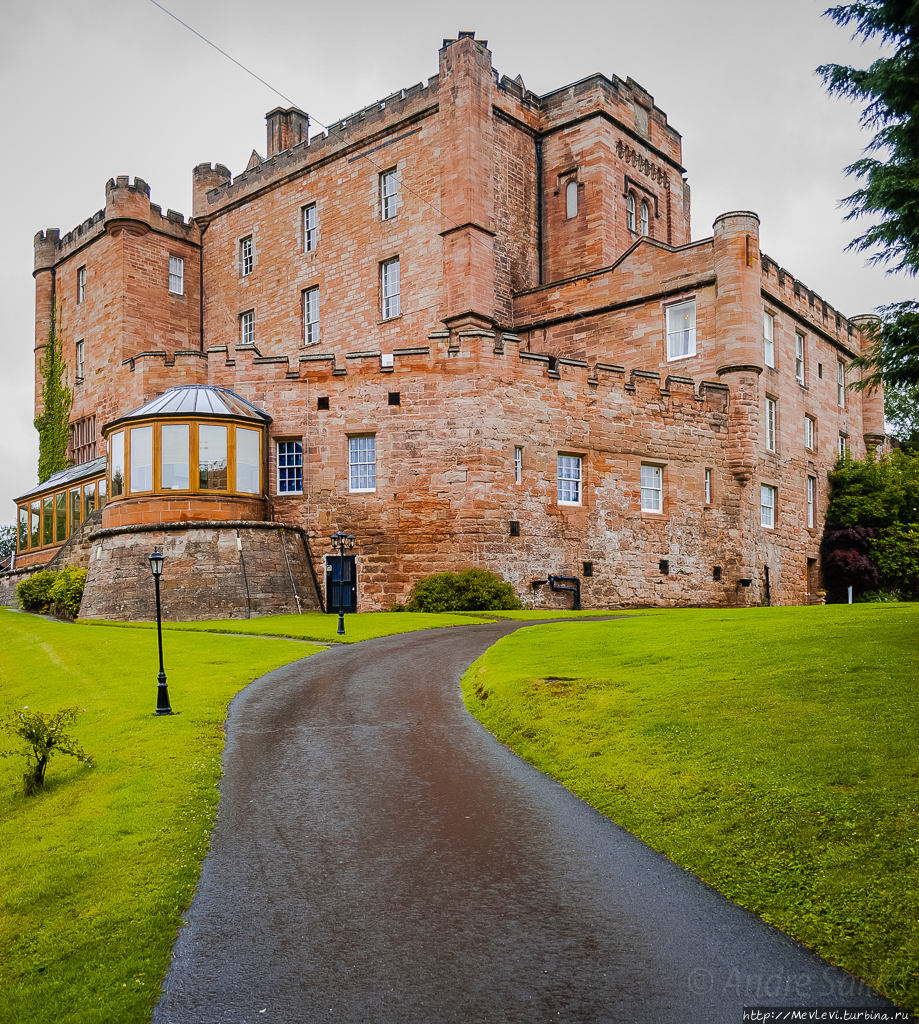 Dalhousie Castle. Шотландия .  соколиная охота Шотландия, Великобритания