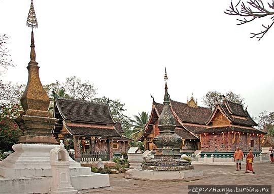 Павильон Сидящего Будды в Сиенгтхонг Вате / Wat Xieng Thong: Seated Buddha Pavillion