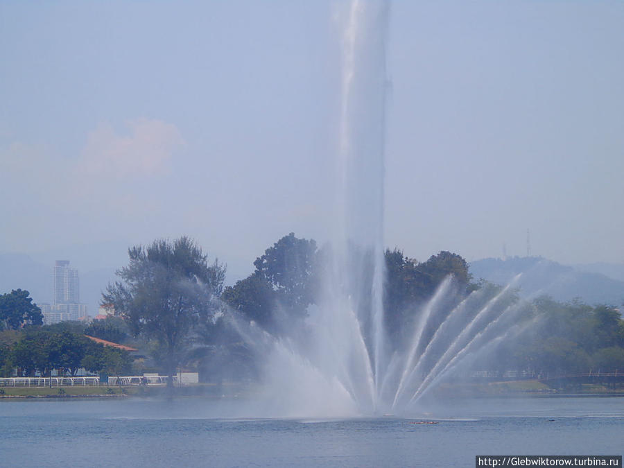 Куала-Лумпур. Озеро Tasik Titiwangsa Куала-Лумпур, Малайзия