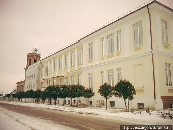 В первые дни войны здание было сожжено, но восстановлено уже ​​в 1950-е годы. Хотя судя по всему реставрация продолжается до сих пор.