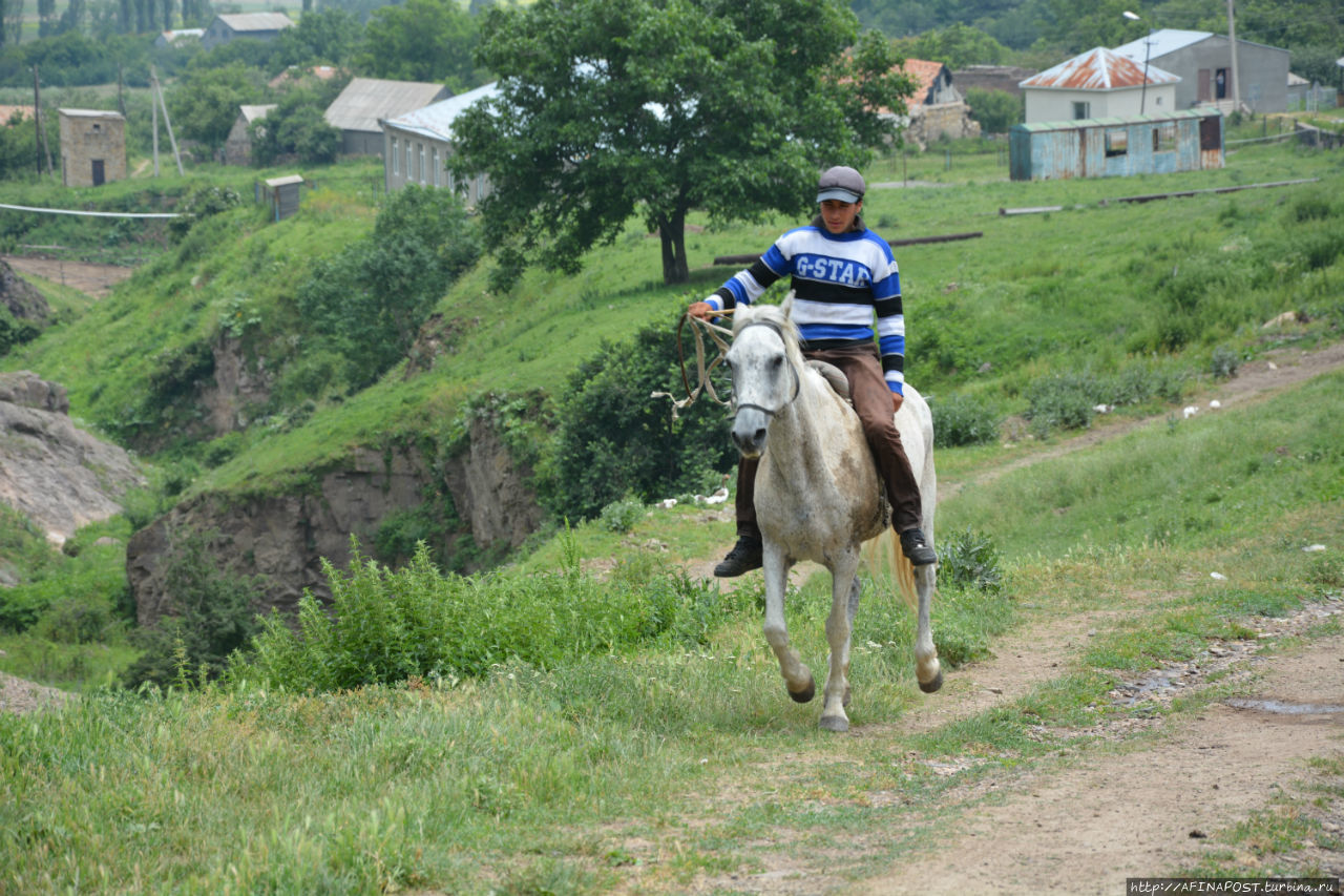 Ардви. Древний Србанес и родник Оци порт Ардви, Армения