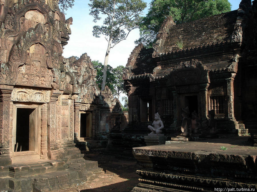 По Рамаяне это Кришна убивает короля Камсу в его дворце. Ангкор (столица государства кхмеров), Камбоджа