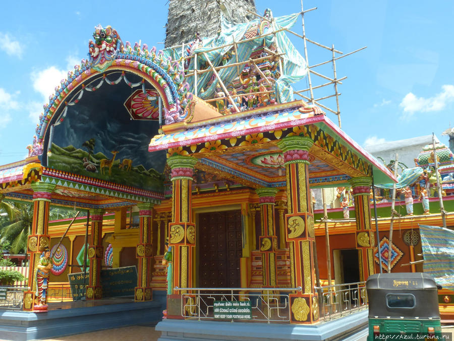 Индуистский  храм в окрестностях города Канди Калутара, Шри-Ланка