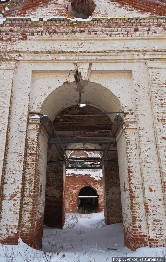 Улетающий за облаками Киров, Россия