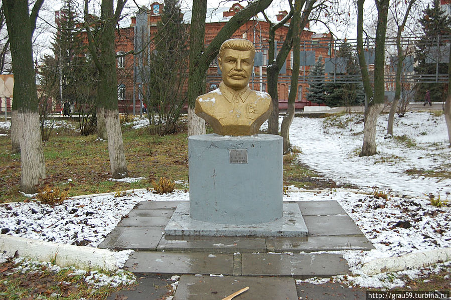 Памятник И.В.Сталину Аткарск, Россия