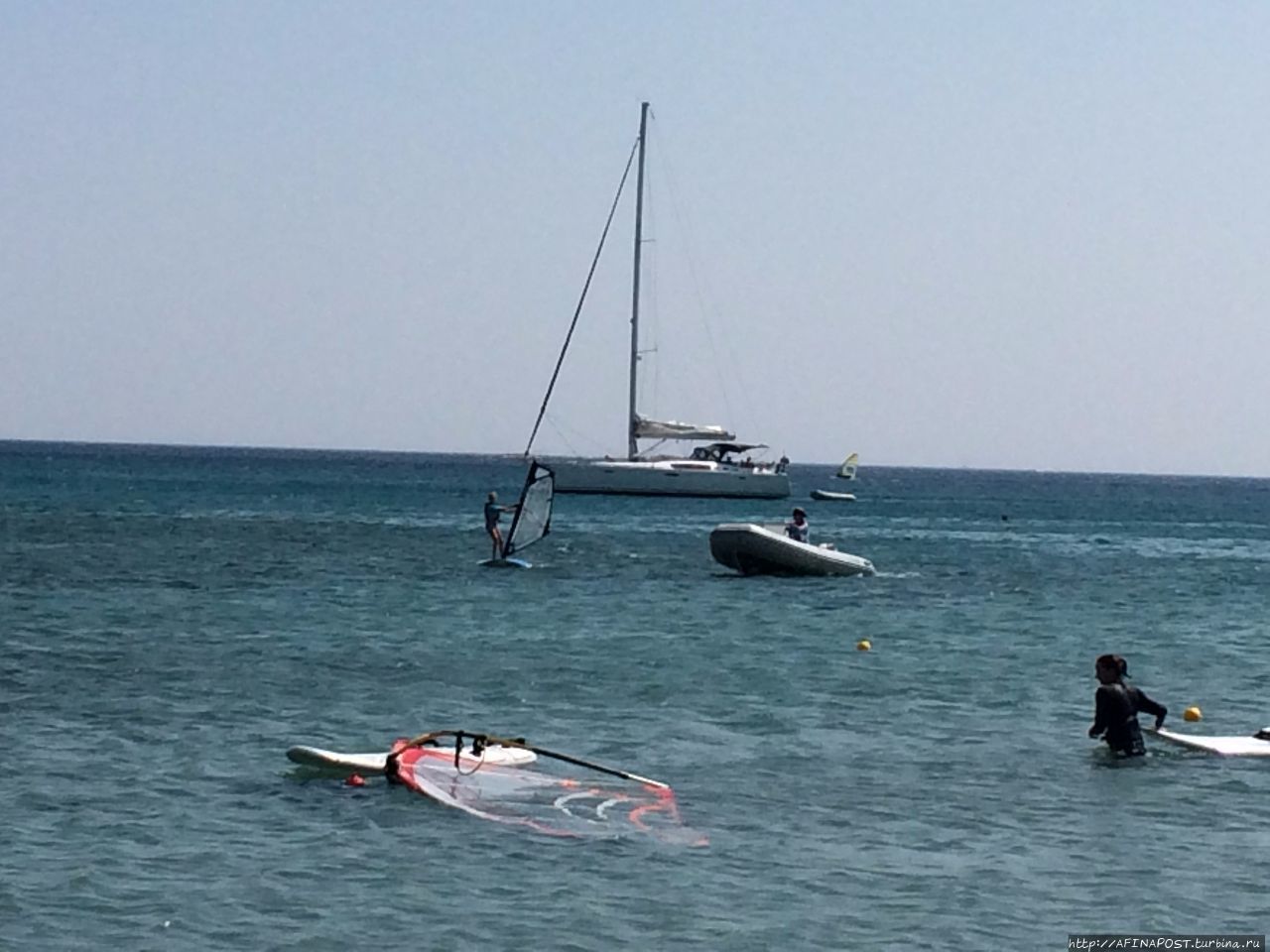 Греция. Глифада. Девочка на серфе Глифада, Греция