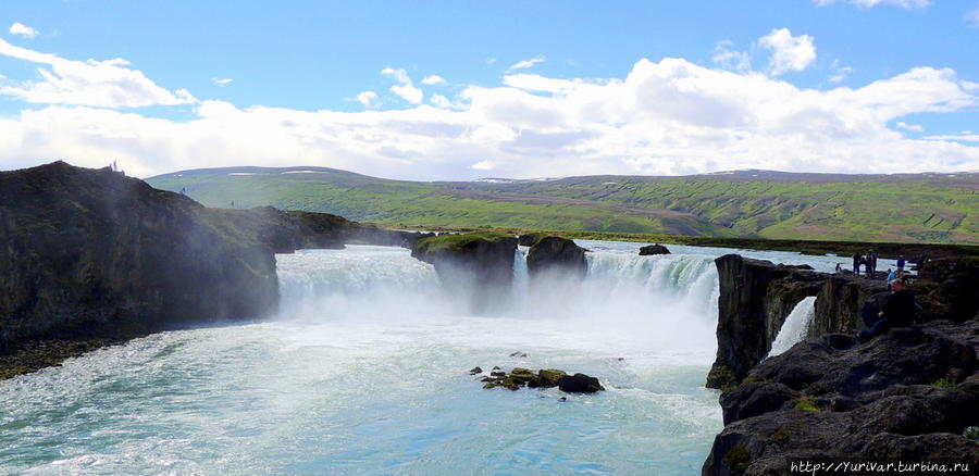 Обожествленный исландцами водопад Годафосс Акюрейри, Исландия