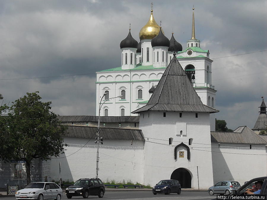 Вид на Псковский Кром и Троицкий собор Псков, Россия