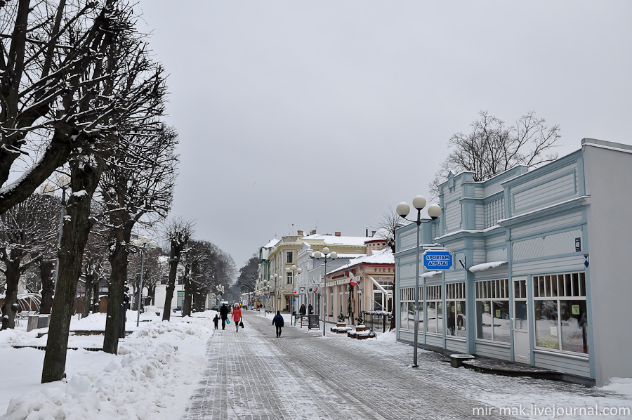 Центральная пешеходная улица Йомас, на которой располагаются различные магазины, рестораны и кафе. Летом здесь разворачивается бурная туристическая жизнь. Рига, Латвия