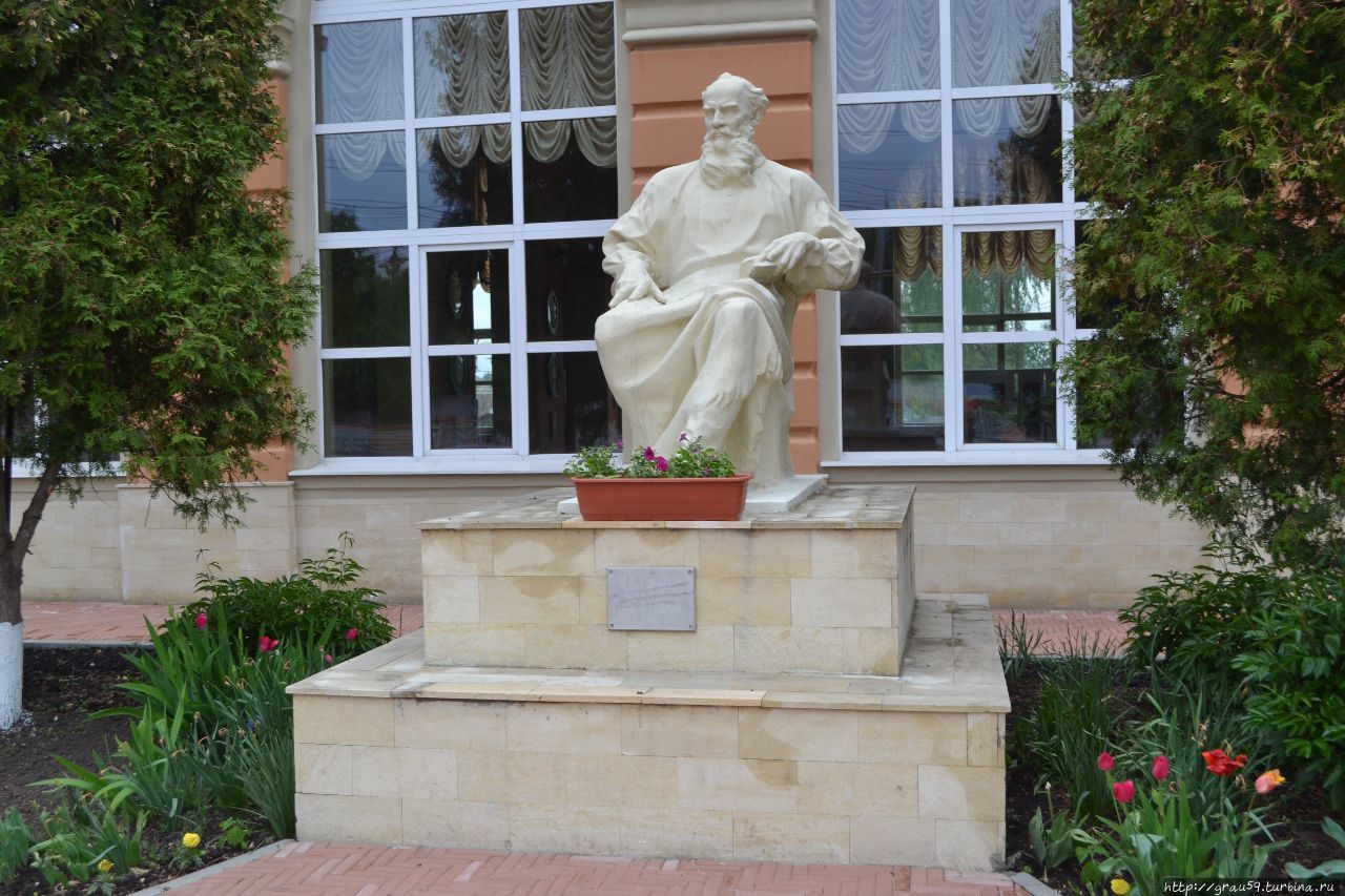 станция щекино лев толстой. памятник толстому в щекино. музеи на станциях тулы. памятник толстому в щекино. памятник льву толстому в тульской области.