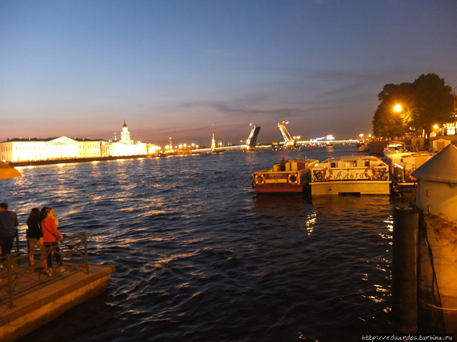 Над Невой взошла Луна Санкт-Петербург, Россия