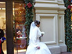 Зимой ГУМ — традиционное место променада и фотосессий  свадеб