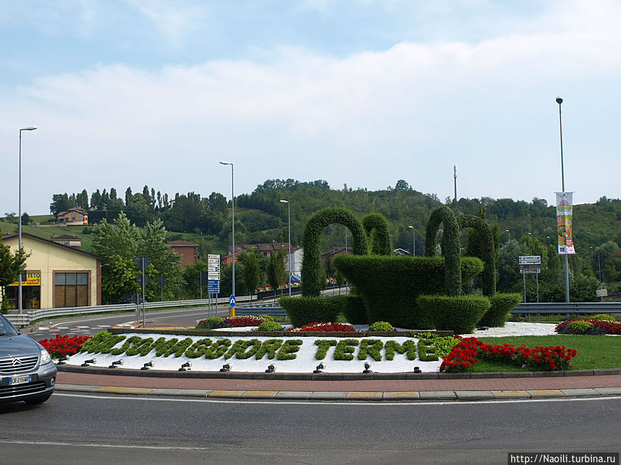 Это клумба на въезде в город