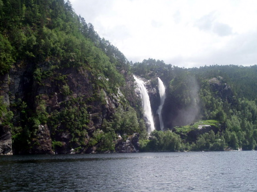 Hesjedalsfossen. Берген, Норвегия