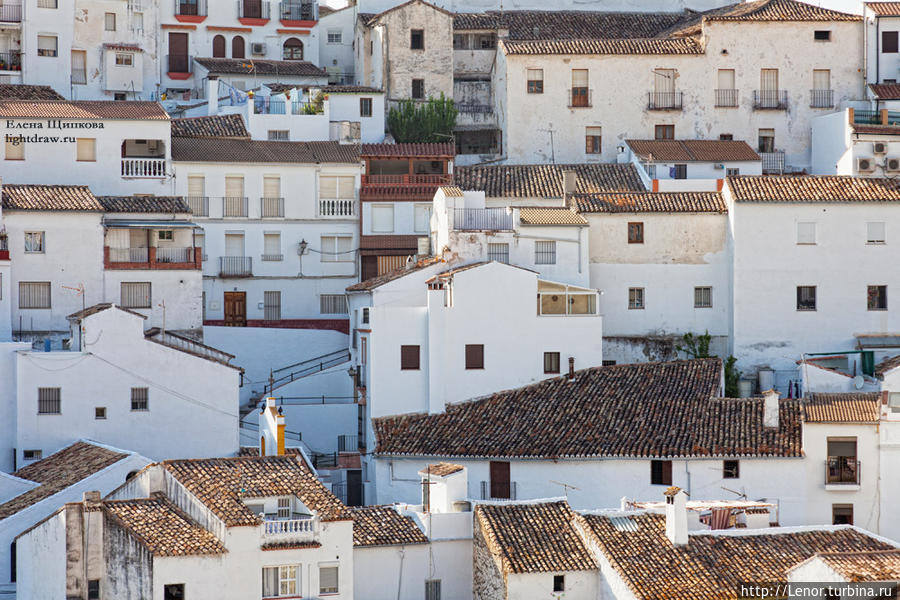 Setenil De Las Bodegas — город под скалой Андалусия, Испания