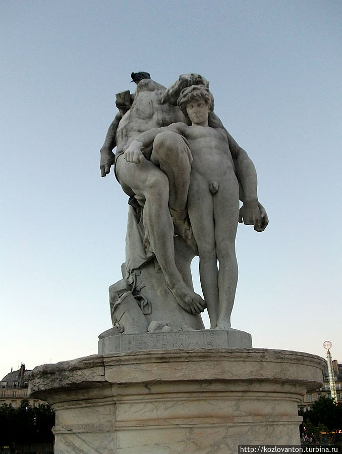 Скульптура большого Карэ Клятва Спартака Луи Эрнста Барри. Мрамор. 1869 г. Париж, Франция