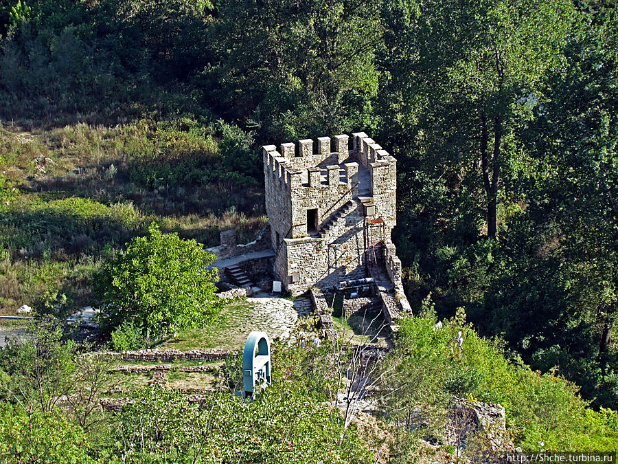 одна из башен крепости