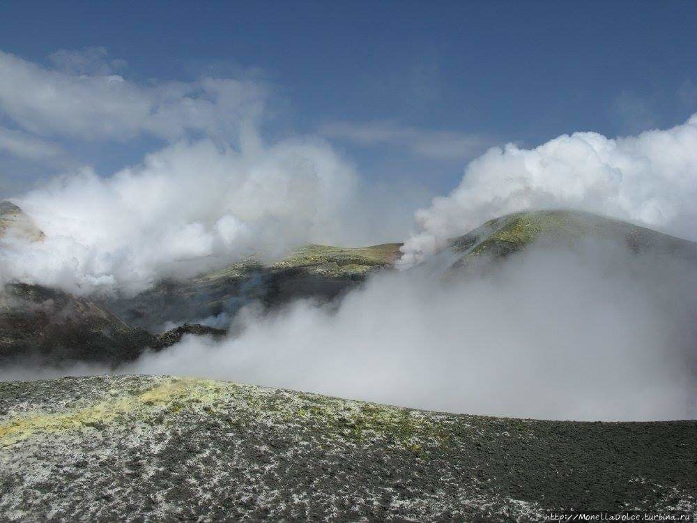 Sommitali центральные кратеры вулкана ETNA Вулкан Этна Национальный Парк (3350м), Италия