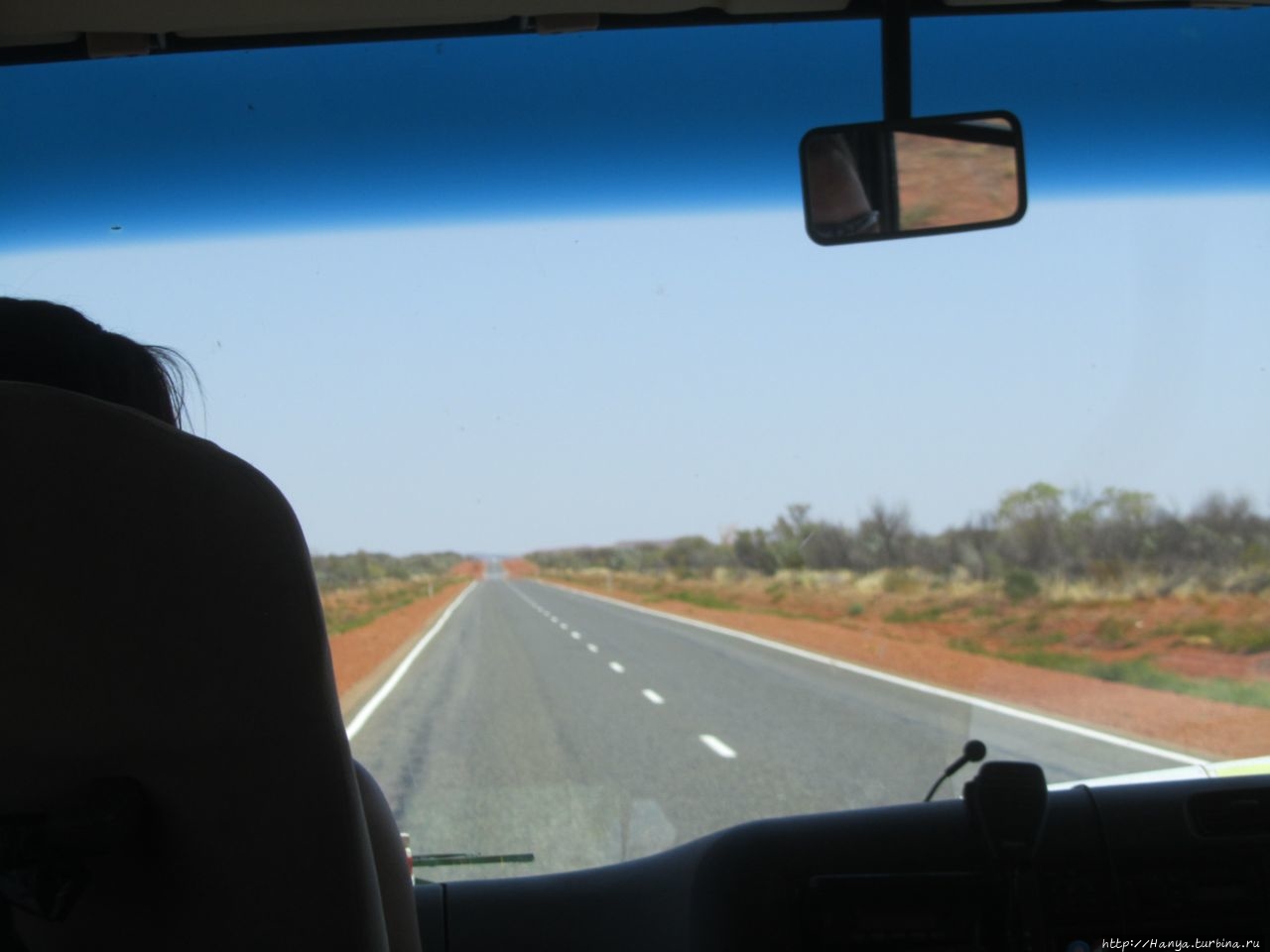 Стюарт-хайвэй:тянется дорога,дорога…и битые машины по бокам Северная территория, Австралия