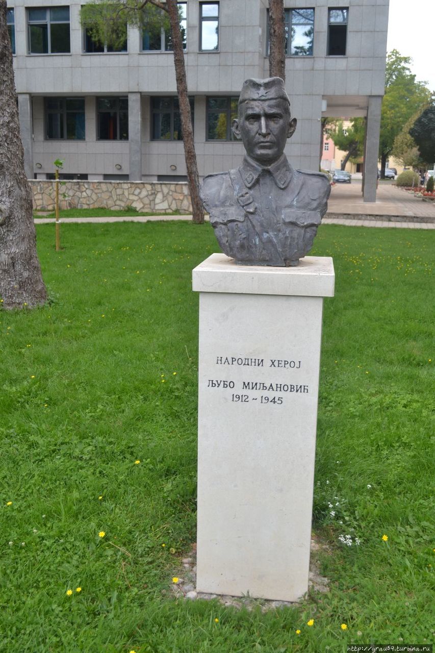 Памятник Любо Миляновичу Требинье, Босния и Герцеговина