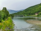 Река Рейса в городке Сторслетт, Северная Норвегия.