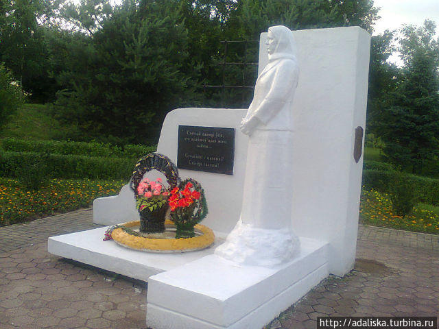 памятник матери Барановичи, Беларусь