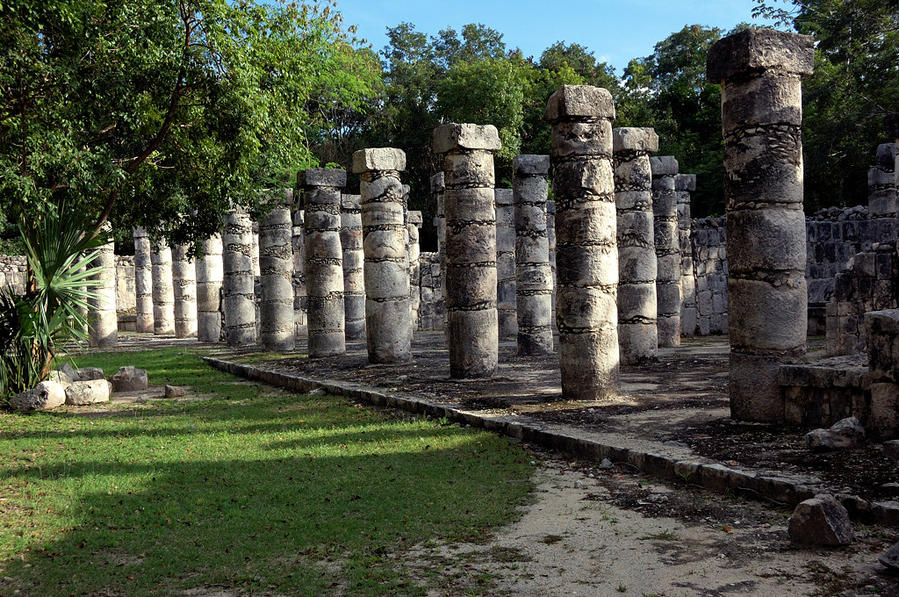 Зал тысячи колонн Чичен-Ица город майя, Мексика