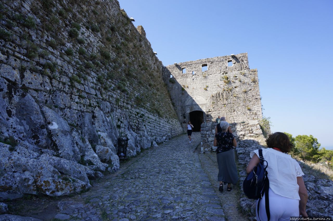 Шкодер проездом и крепость Розафа Шкодер, Албания Шкодер проездом и крепость Розафа Шкодер, Албания