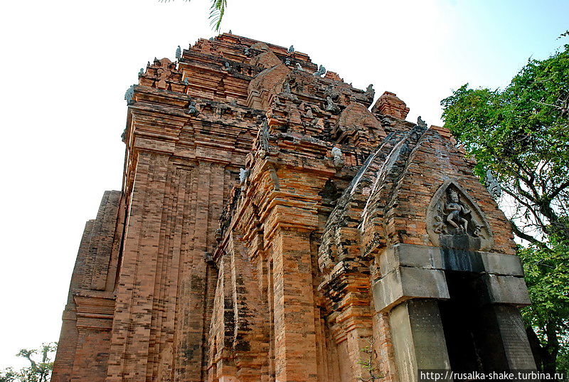Северная башня изнутри и снаружи Нячанг, Вьетнам