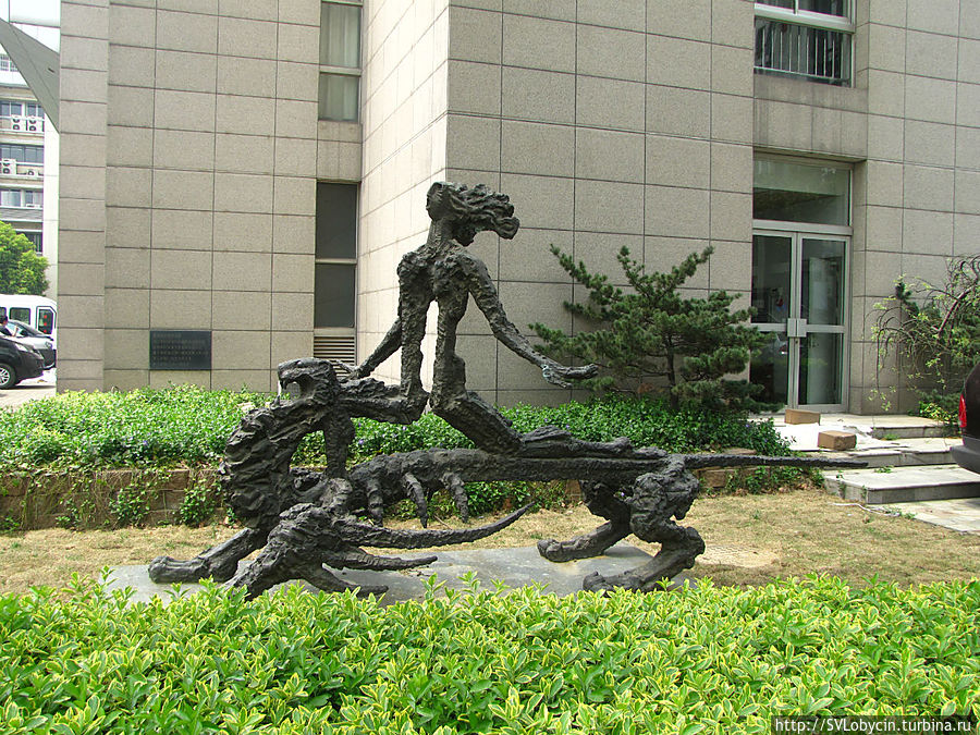 Всадница на драконе Нанкин, Китай