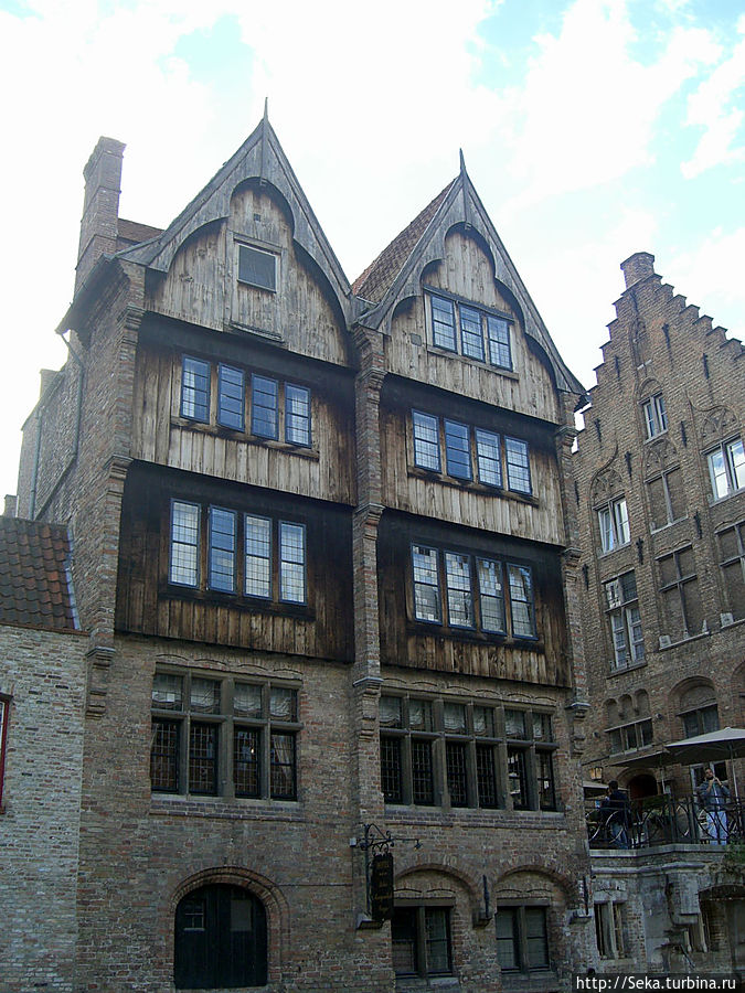 Этот дом показался мне очень необычным