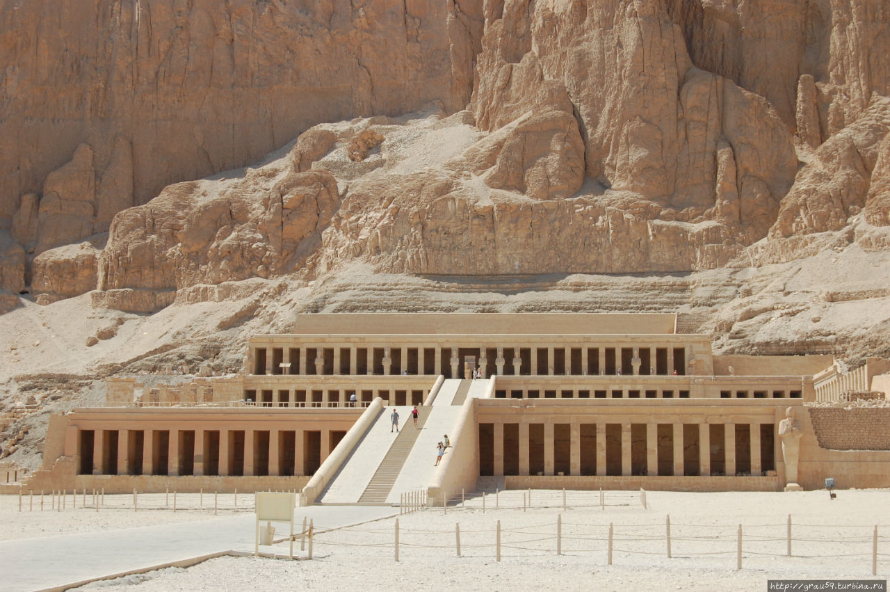 Поминальный храм Тутмоса III Луксор, Египет