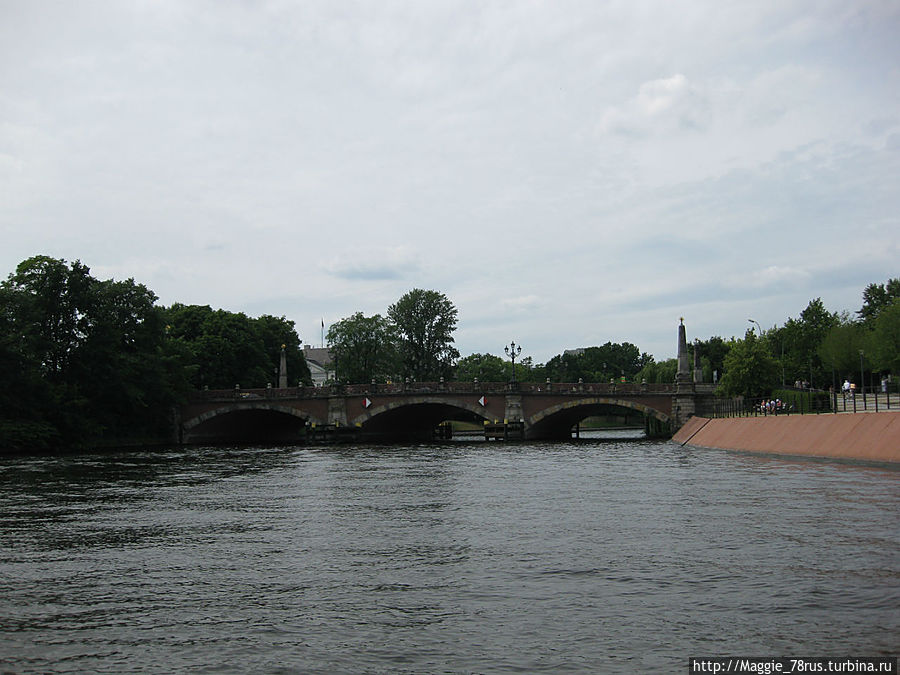 Берлин, растущий из воды Берлин, Германия