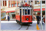 Трамвай 1914  года. Это единственный в Стамбуле ретро трамвай 1914 года на ул. Истикляль, (это улица как в Москве Арбат) на ретро трамвайчике ездить одно удовольствие..... Перед тем, как проехаться в трамвае или фуникулере, я запасался монетами достоинством в 1 лиру для покупки билетов. В Стамбуле недавно убрали все кассы по продаже билетов с участием человека. Билет можно теперь купить только в автомате на каждой остановке, где визуальные инструкции и текст на английском.