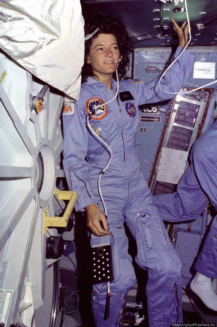 Салли Райд во время своего первого полёта на «Челленджере». 1983 год  (Из Интернета) Саратов, Россия