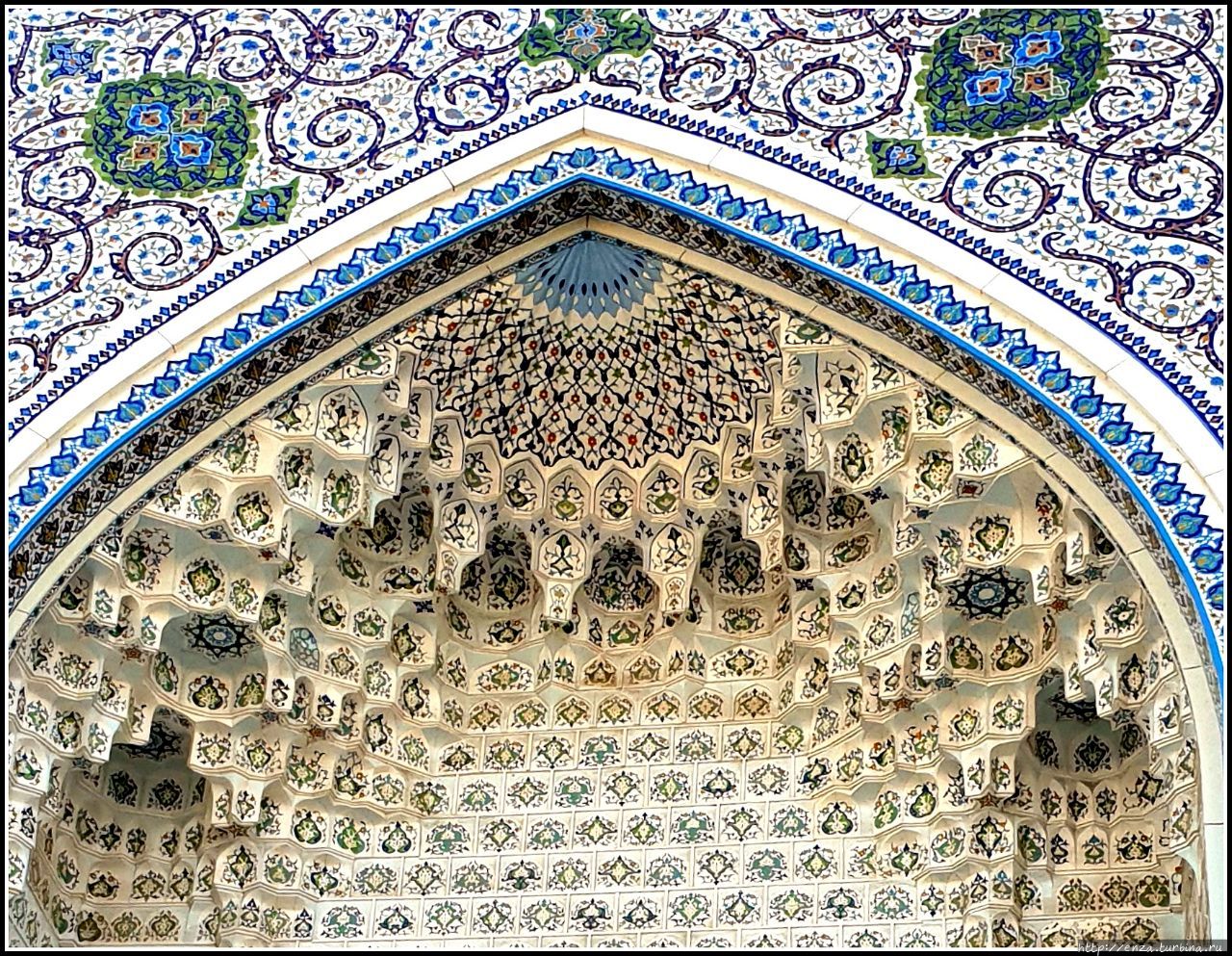 Портал мечети Минор, 2014 г. Узбекистан