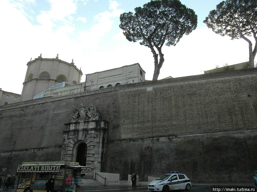 вход в Музеи Ватикана Ватикан (столица), Ватикан