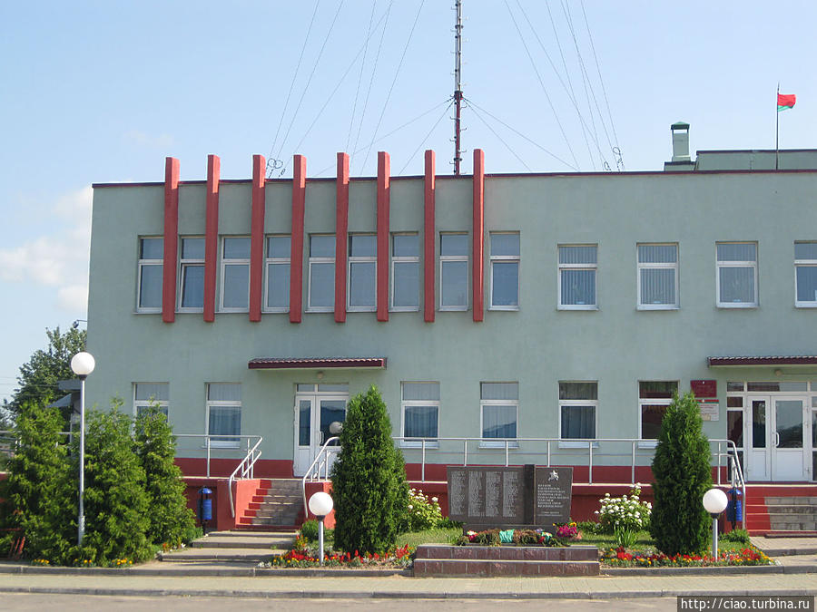 Здание местной администрации.