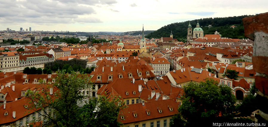 Терракотовые, багранцевые, червлёные крыши-прелестницы. Прага, Чехия