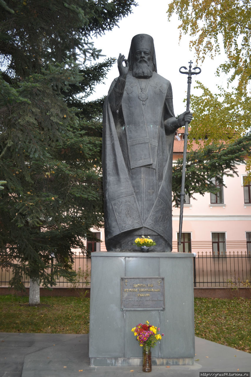 Памятник святителю Луке Симферополь, Россия