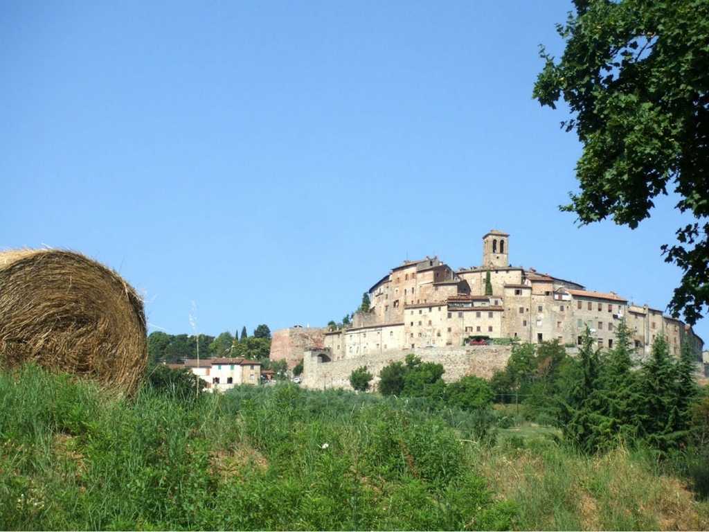 Путешествие в средневековом городе Anghiari (Arezzo) Ареццо, Италия