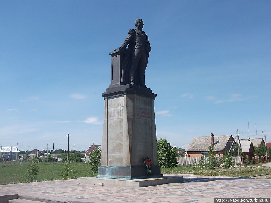 памятник адмиралу  Василию Головину Старожилово, Россия