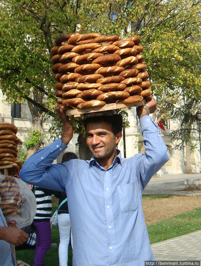 булочку не желаете?