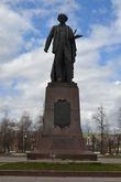 Памятник И.Е.Репину на Болотной площади в Москве