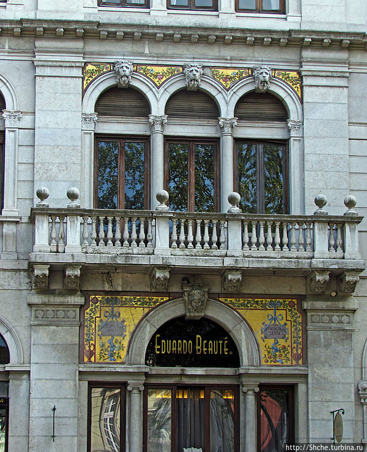 фасад одного из бутиков Лиссабон, Португалия