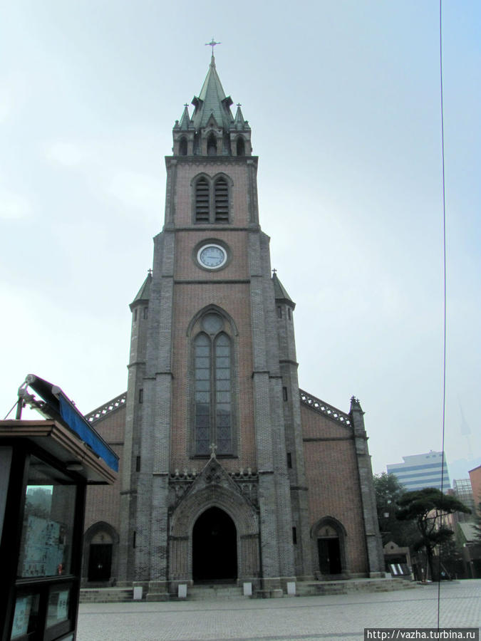Храм был построен 29 мая 1898 года. Сеул, Республика Корея