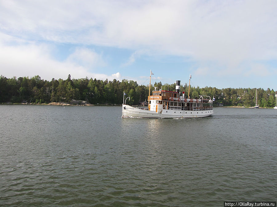 Ещё один туристический корабль. Хельсинки, Финляндия